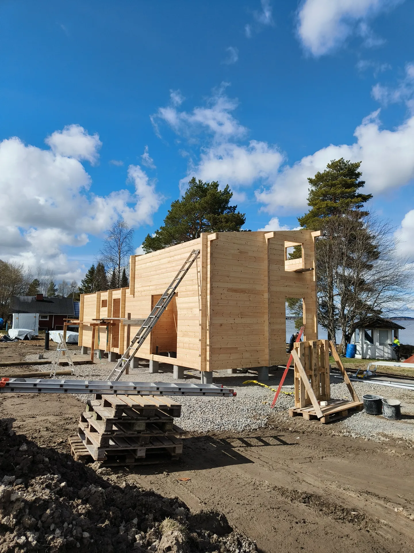 Vaihe 3: Hirsikehikko valmis